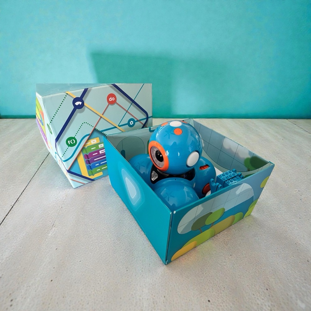 DASH Interactive Blue Robot Toy - Picture 3 of 12